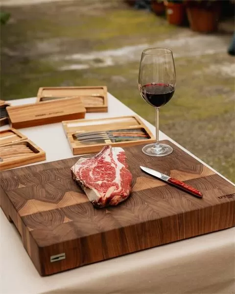 Нож для стейка 22,5 см,  ручка —  стабилизированное дерево, цвет красный